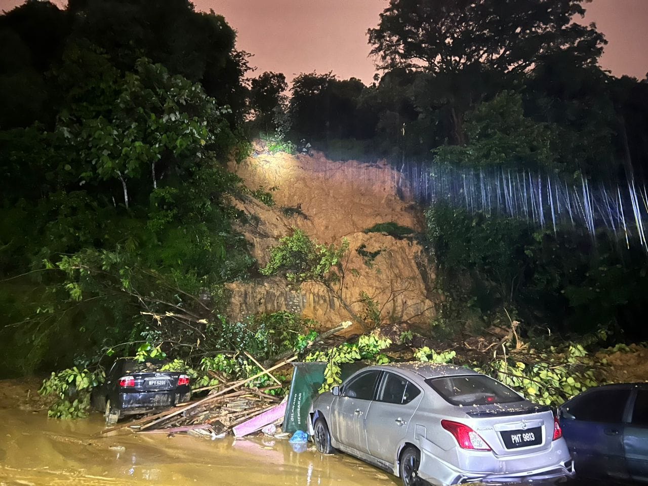 Puchong landslides damage vehicles; no casualties, injuries reported — Exco