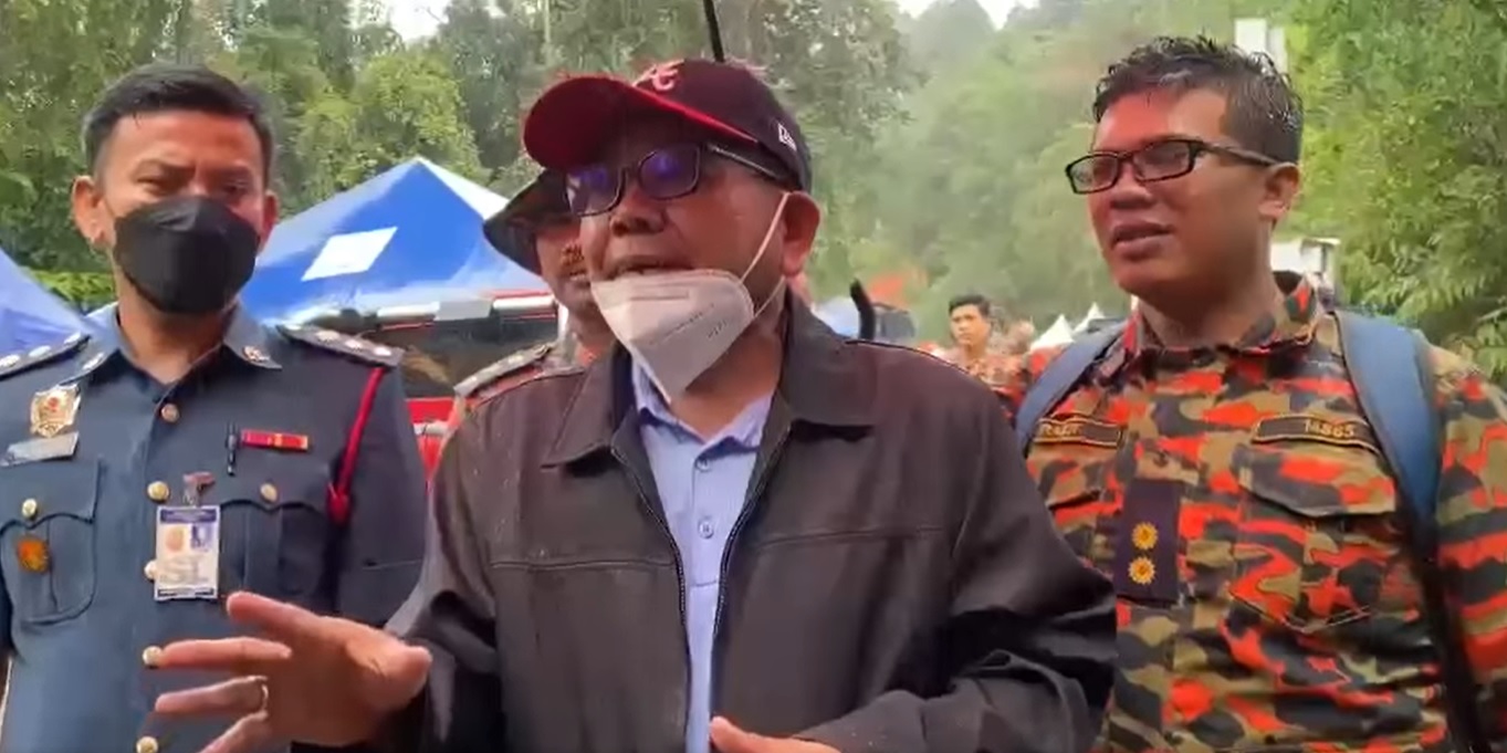 Norazam turun padang, berhujan beri semangat anak buah teruskan misi menyelamat