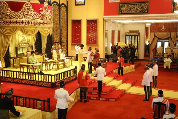 சிலாங்கூர் சுல்தான் பிறந்த நாளை முன்னிட்டு 104 பேர் விருது மற்றும் பதக்கங்களைப் பெறுகின்றனர்