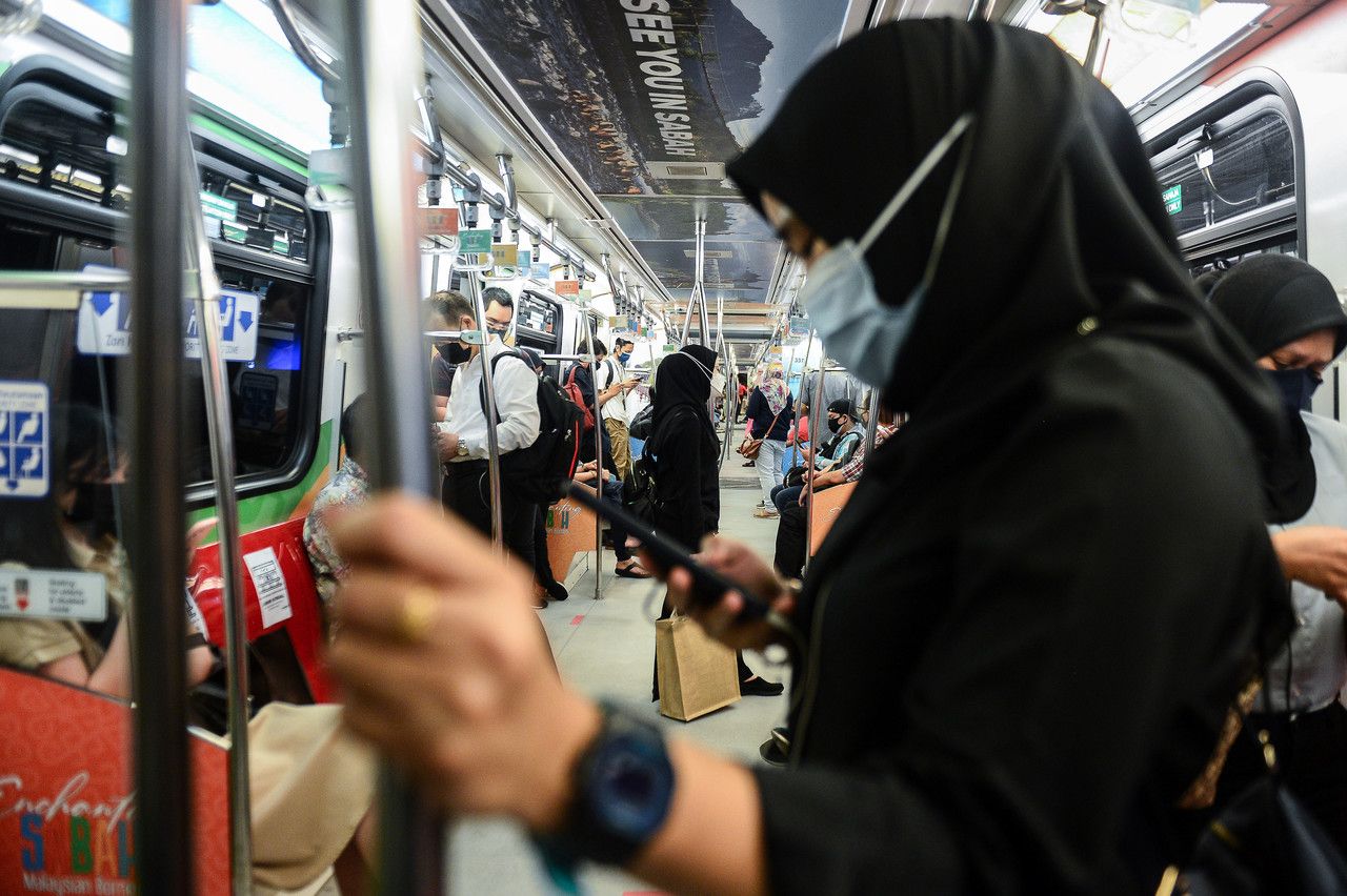 எல்.ஆர்.டி.- எம்.ஆர்.டி நிலைய மின்படிக்கட்டுகளை மாற்றும் பணி பிப்ரவரியில் முற்றுப் பெறும்