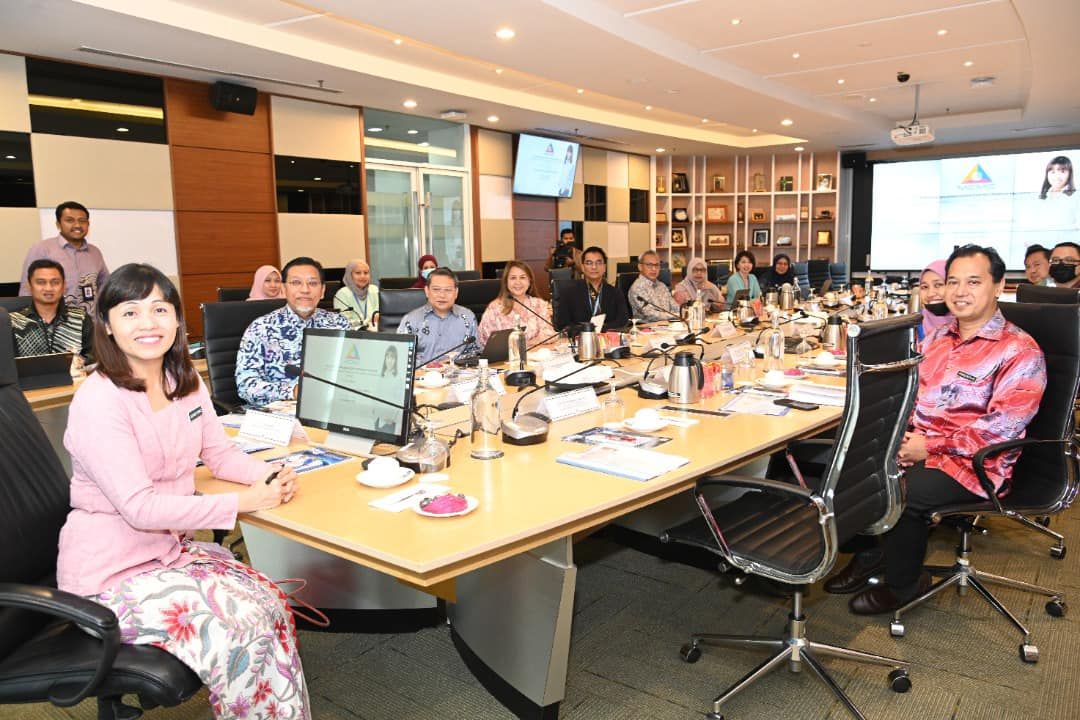 张念群:政府欢迎人民提出看法 尤其是建设性批评