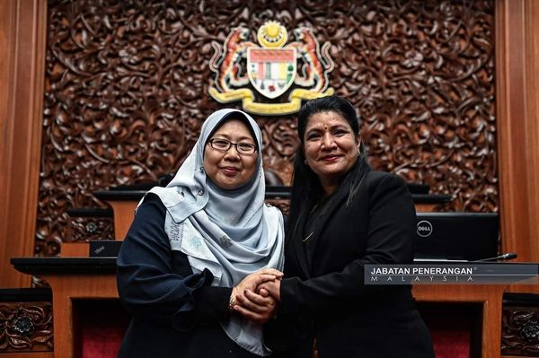 莎拉丝瓦蒂及傅芝雅宣誓上议员