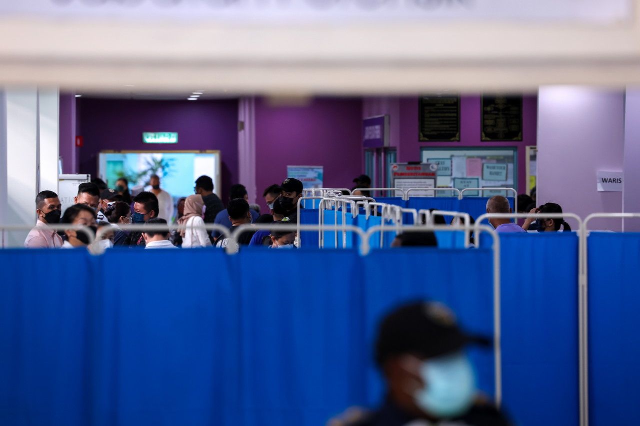 营地土崩：  5人留院.3人出院  6死者身份已鉴定