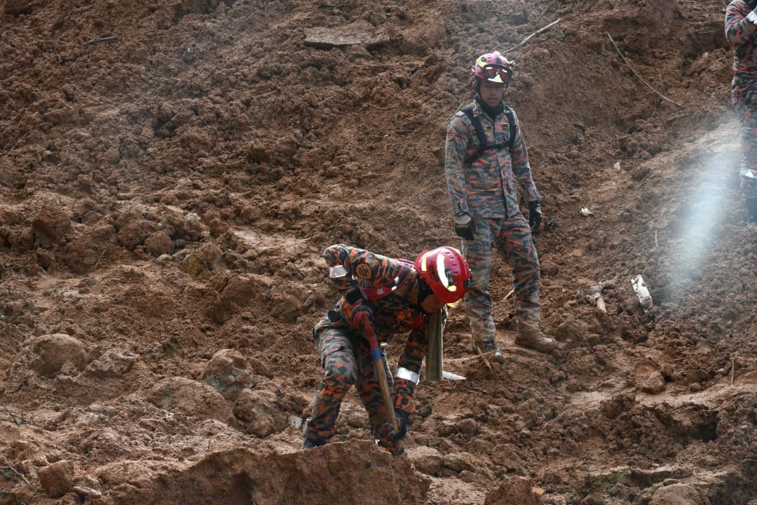 Tanah runtuh: Penyelamat gali lebih dalam cari lagi tujuh mangsa