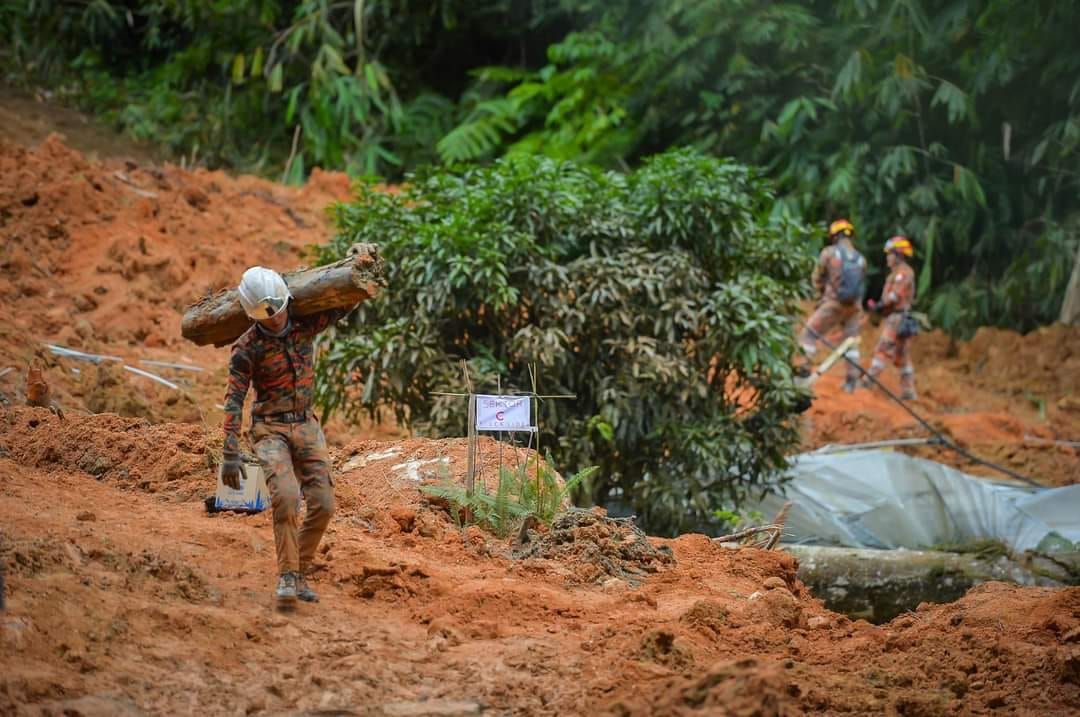 Bomba pasang sistem kesan pergerakan tanah di tiga tempat tanah runtuh
