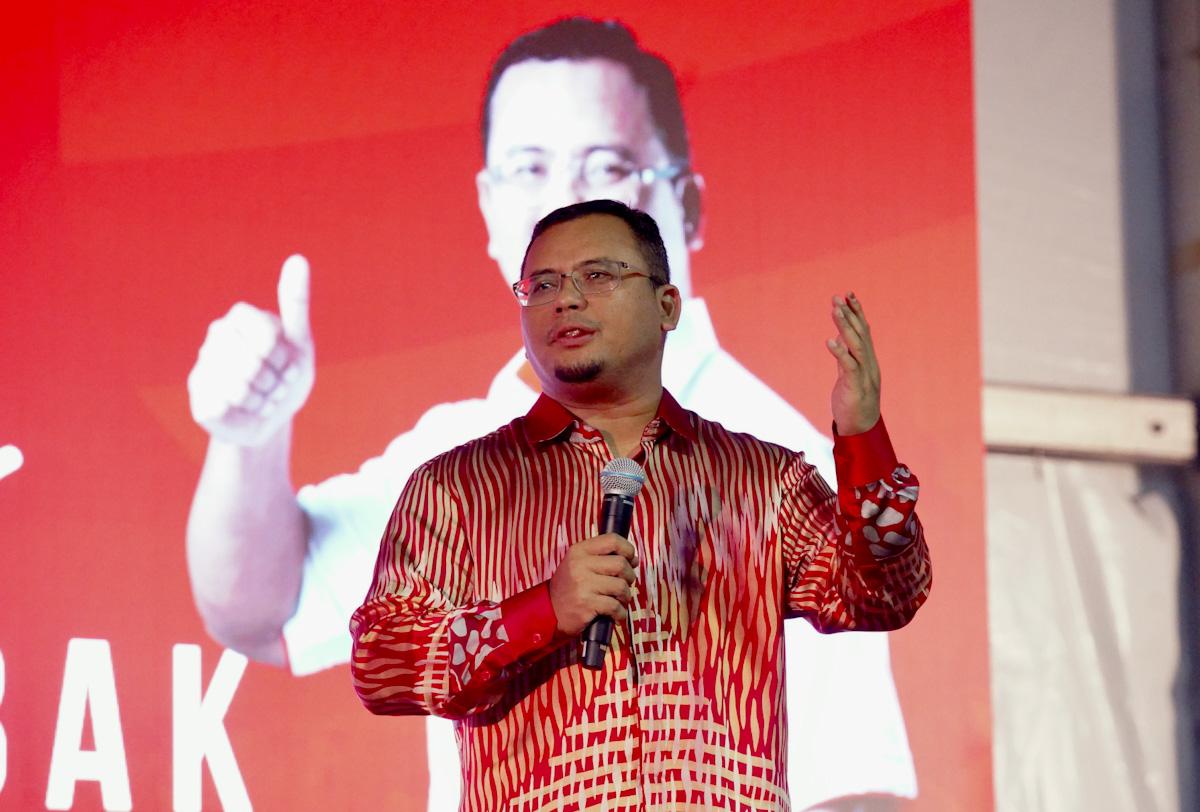 Amirudin remains Selangor Harapan chief, Sze Han and Izham named deputies