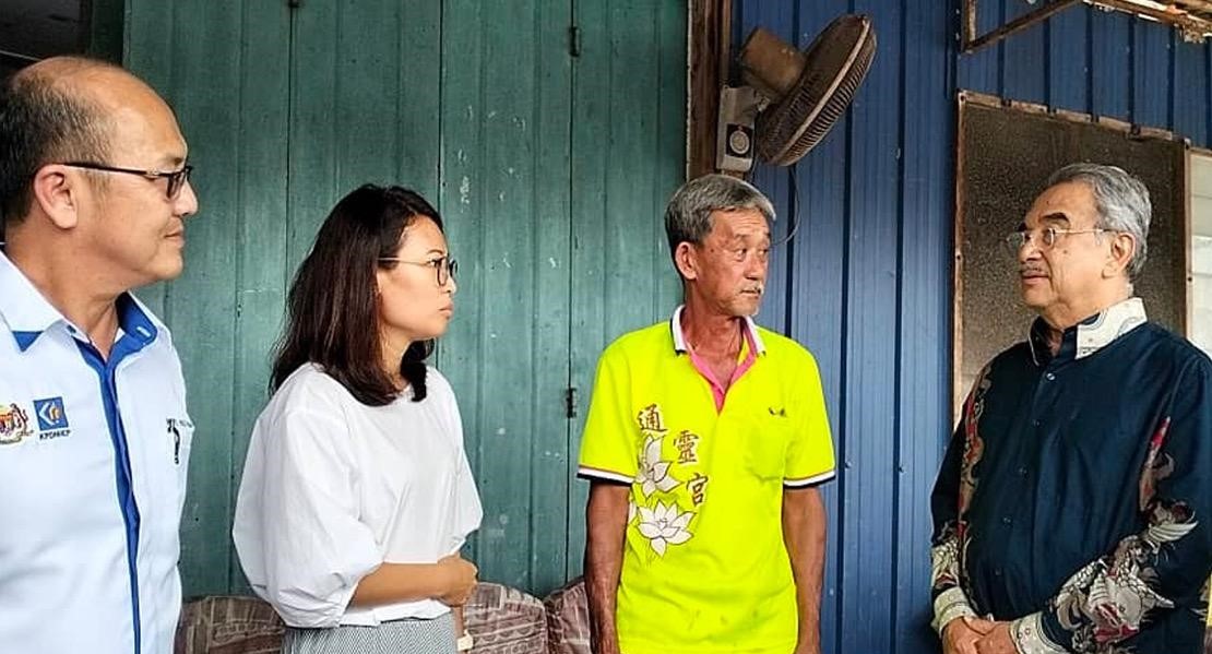 Batang Kali landslide: Only ‘thank you’ to rescuers as words fail for a grieving dad