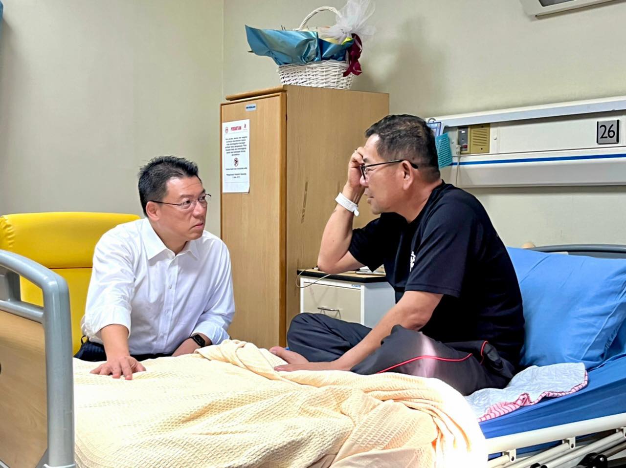 Nga cheers up Batang Kali landslide SAR chief in hospital