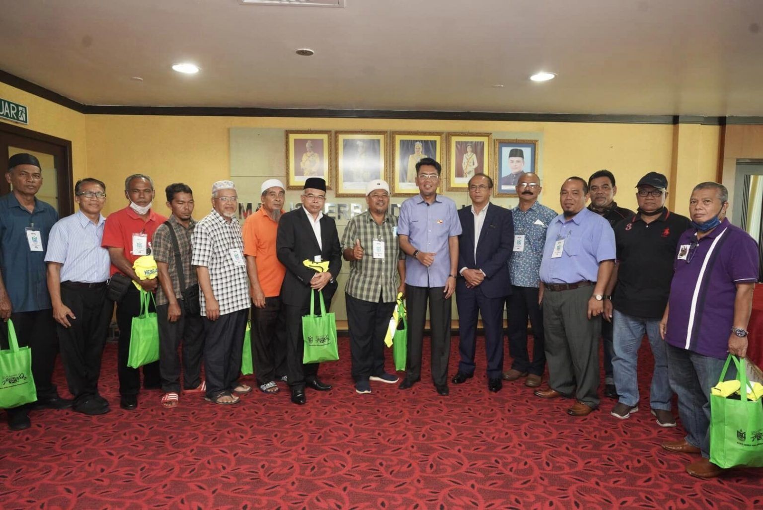 11 குடியிருப்பாளர் சங்கங்களுக்குப் பாதுகாப்பு உபகரணங்கள்- காஜாங் நகராண்மைக் கழகம் வழங்கியது