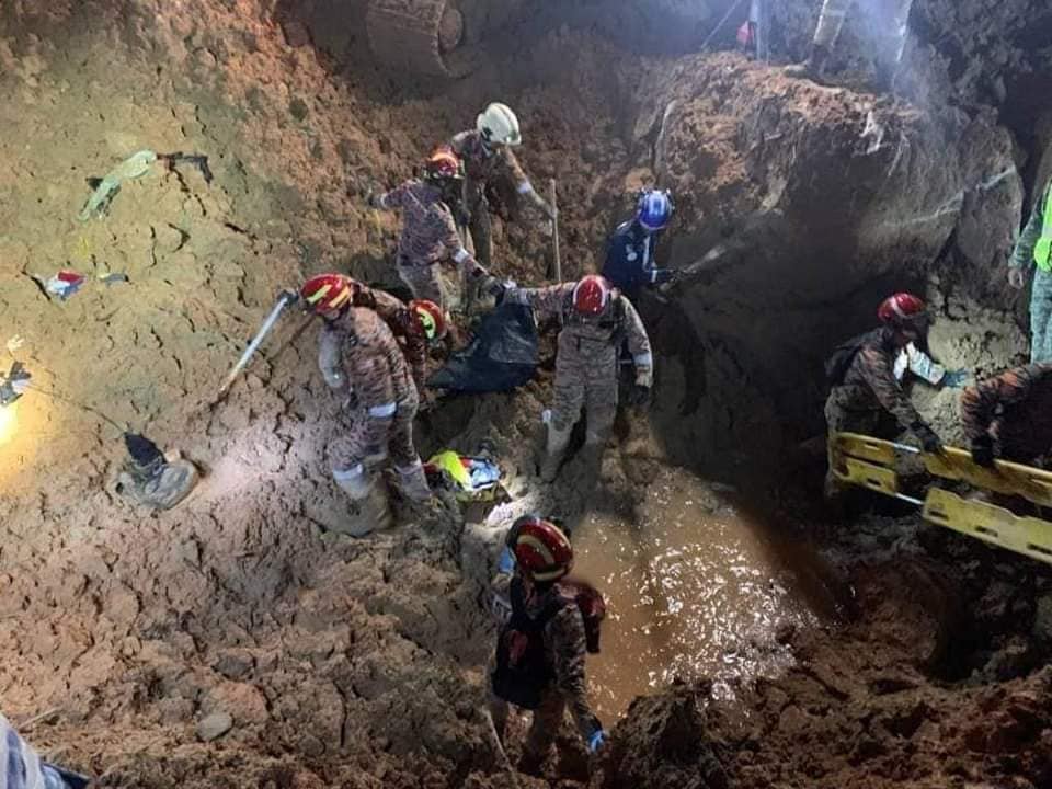 Over 1,700 Selangor Police officers involved in Batang Kali landslide SAR operation