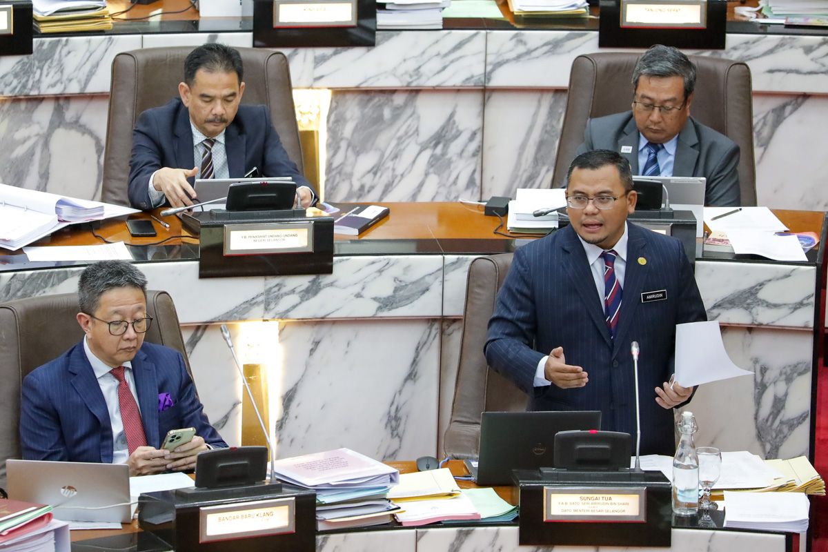 MB sasar 8,000 pelajar Unisel, UIS terima tajaan yuran negeri