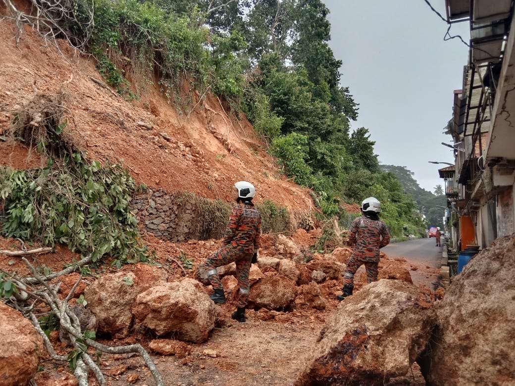 Bomba: Tanah runtuh di Raub, tiada mangsa terlibat