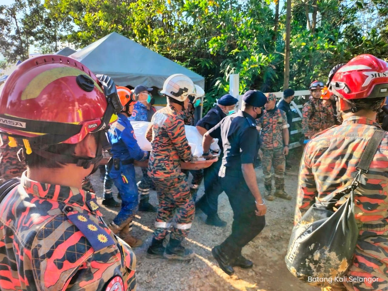 峇冬加里土崩：雪州出动1778警员 参与搜救工作