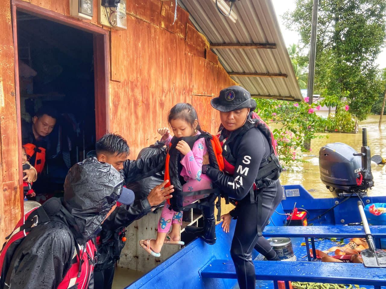 各级灾难委会准备好抗洪  副揆吁请灾民及时撤离家园