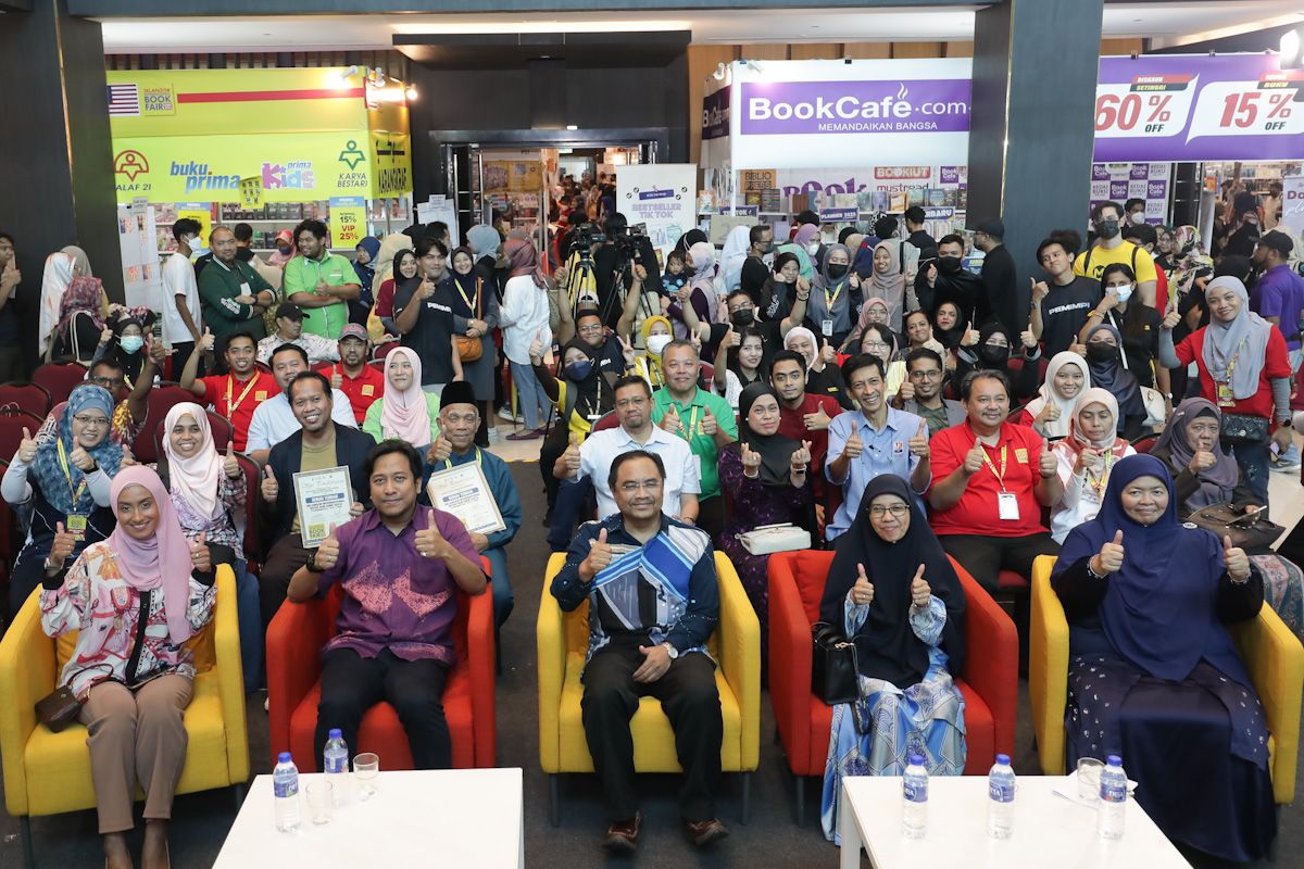 ``யாரையும் மறப்பதில்லை`` என்ற கொள்கைக்கு ஏற்ப சிலாங்கூர் சர்வதேசப் புத்தகக் கண்காட்சி ஏற்பாடு செய்யப்பட்டுள்ளது.