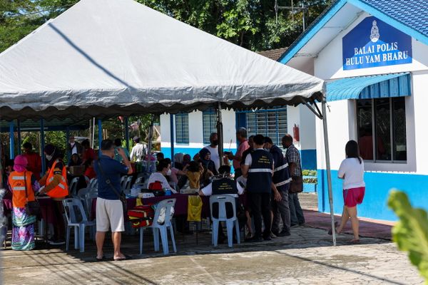 நிலச்சரிவால் பாதிக்கப்பட்டவர்கள் சமீபத்திய தகவல்களைப் பெற உலு சிலாங்கூர் மாவட்ட காவல்துறையை தொடர்பு கொள்ளலாம்