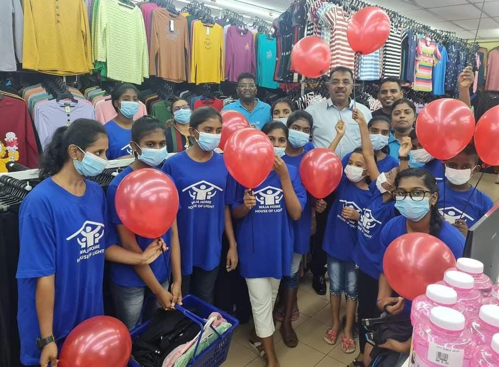 செந்தோசா தொகுதி ஏற்பாட்டில் ஆதரவற்றோர் இல்லங்களைச் சேர்ந்த 60 பேருக்குக் கிறிஸ்துமஸ் புத்தாடைகள் அன்பளிப்பு