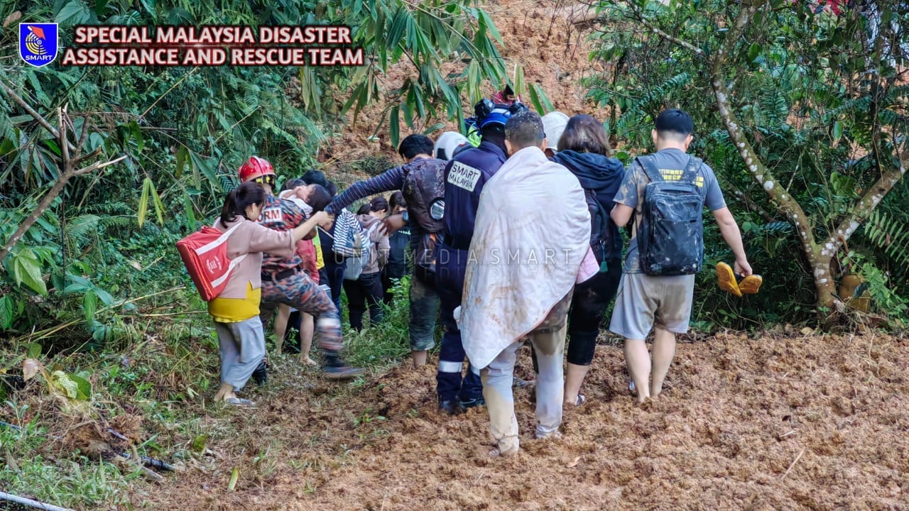 'Dengar dentuman kuat, kejut ibu dan anak dalam khemah'