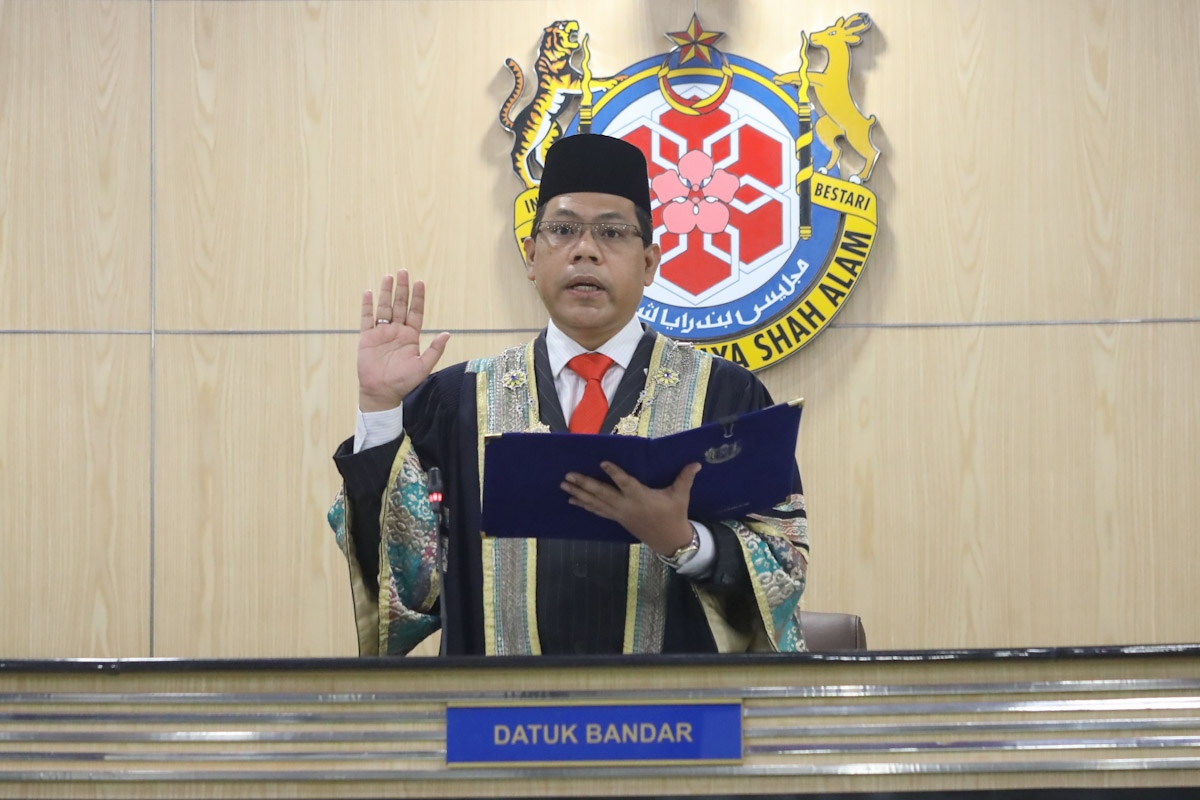 Nor Fuad sworn in as 10th Shah Alam mayor