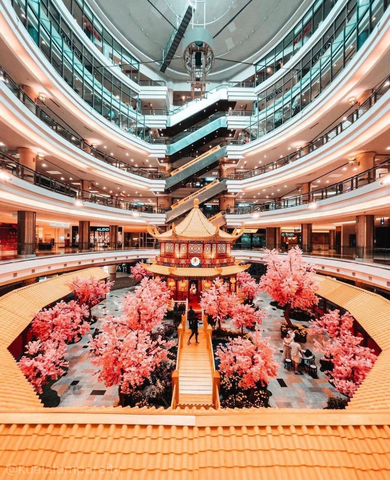 ஆபத்தான இடங்களுக்குச் சுற்றுலா மேற்கொள்வதைக் கைவிடுங்கள்