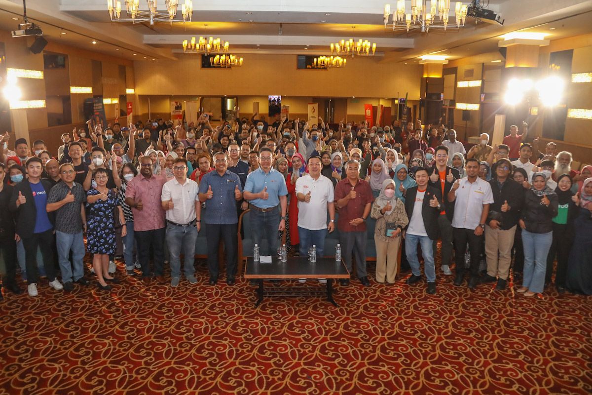 数码巡展助开拓线上商机 邓章钦：加速实现智能雪州