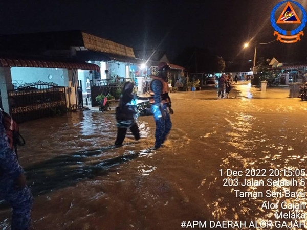 Mangsa banjir Selangor, Perak kekal, Melaka buka sebuah PPS hari ini