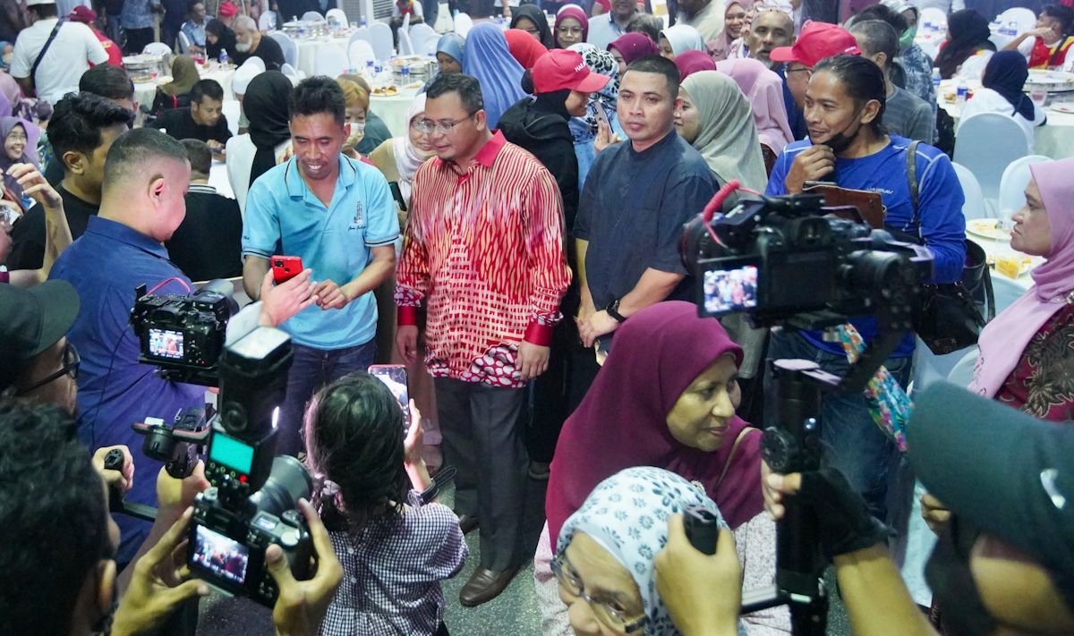 阿米鲁丁兑现竞选承诺   两周内送100台手提电脑