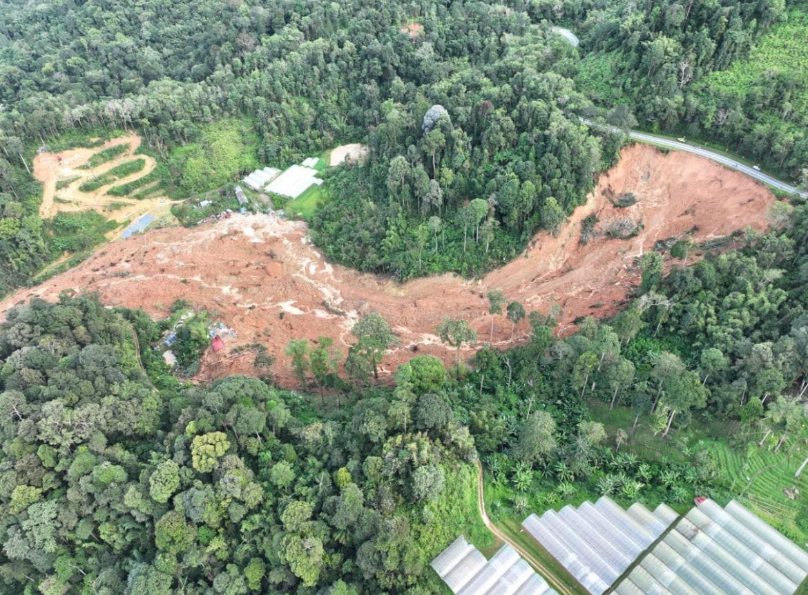 Bomba: Runtuhan tanah setinggi 30 meter, libat keluasan tiga ekar