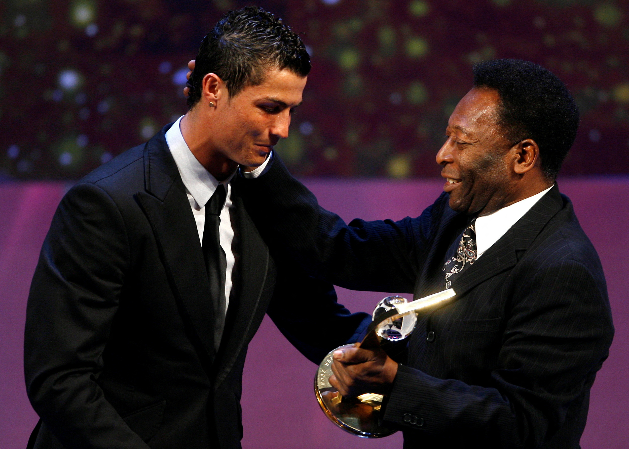Malaysians join football fans worldwide expressing tribute to Pelé