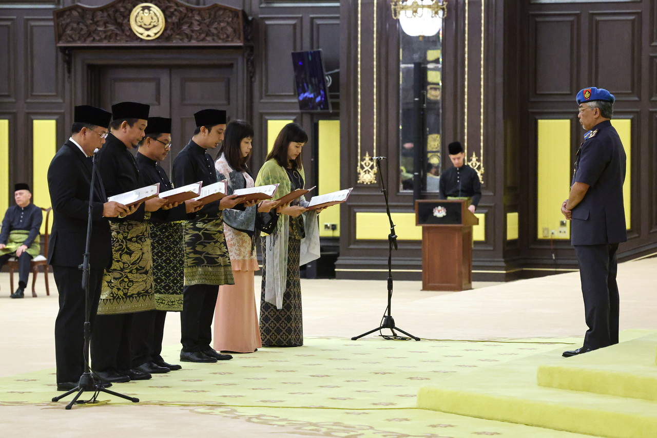 All 27 deputy ministers take oaths of office