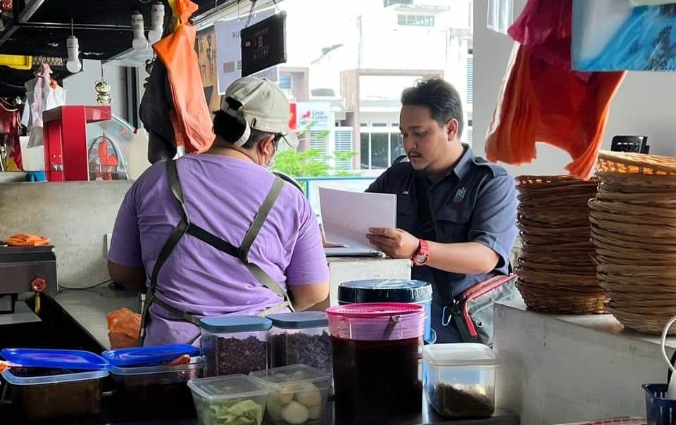 加影7违例食肆接罚单