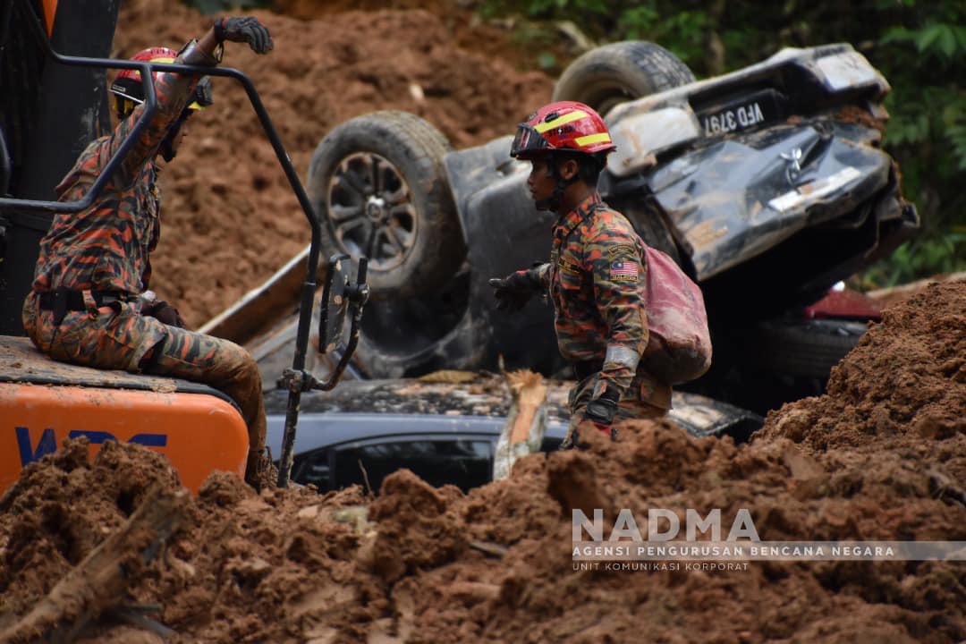 Tragedi tanah runtuh: Usaha cari mangsa diperluas ke sungai berdekatan