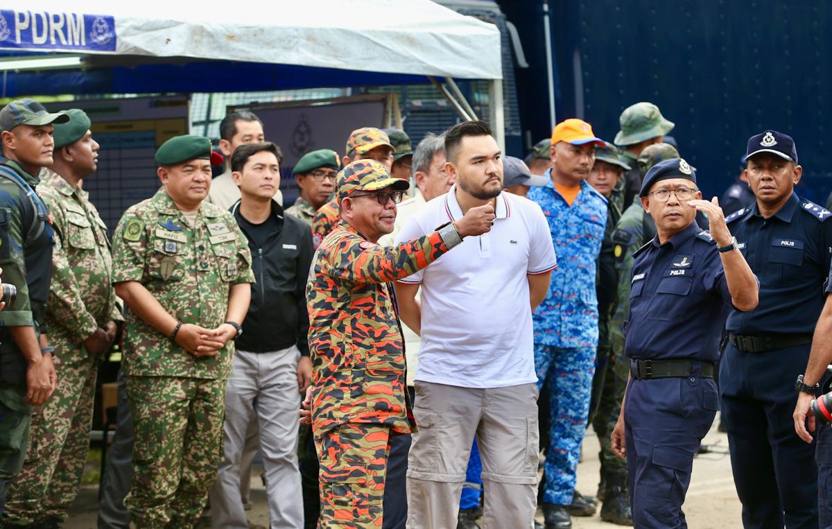 Raja Muda Selangor lawat lokasi tanah runtuh, tinjau operasi menyelamat