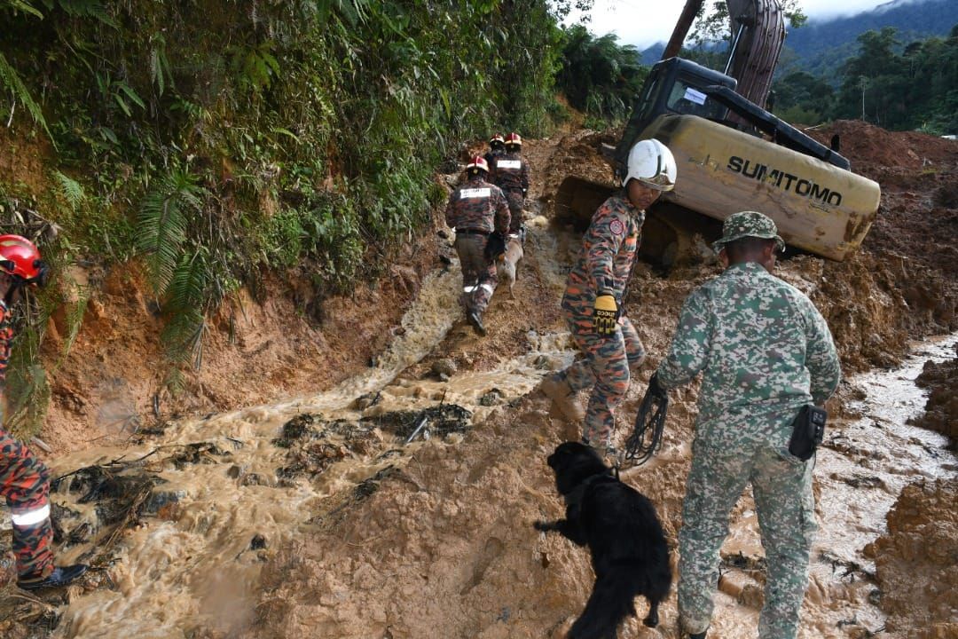 峇冬加里土崩： 最新寻获男罹难者 怀里抱着气绝狗只