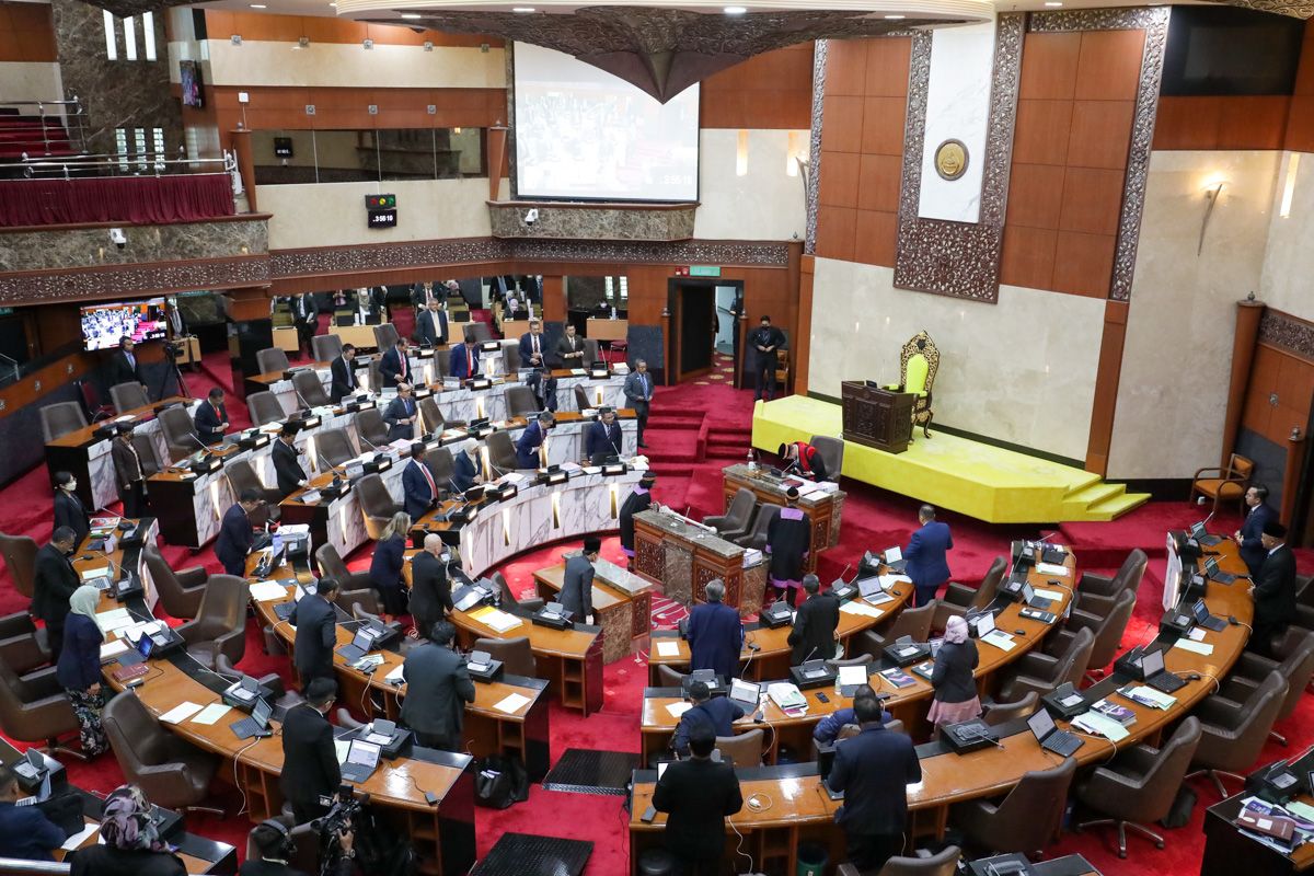 Perbuatan Azmin 'umum' bubar DUN tidak sopan, membelakang tatacara negeri