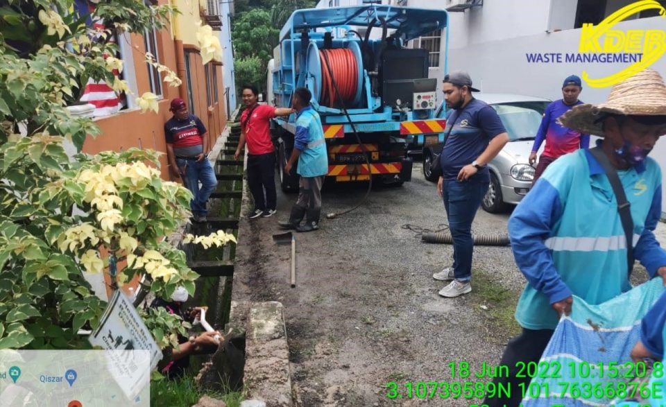 KDEBWM carries out public cleaning consistently to prevent flood risks