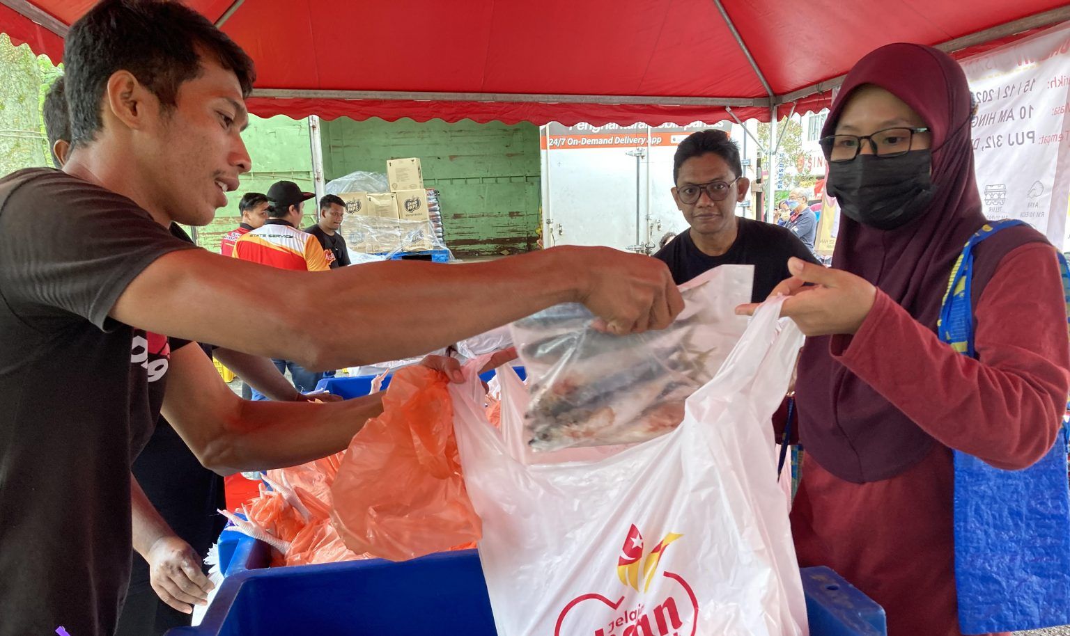 雪人民市集反应热烈 金銮居民提早排队免空手而返