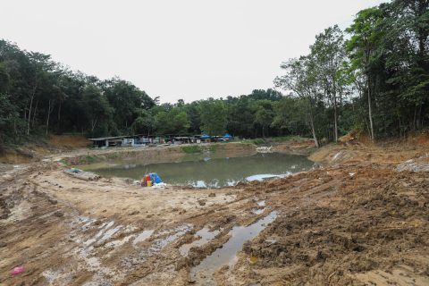 武吉加里尔高峰非法垃圾场 将建堤道防污水外流