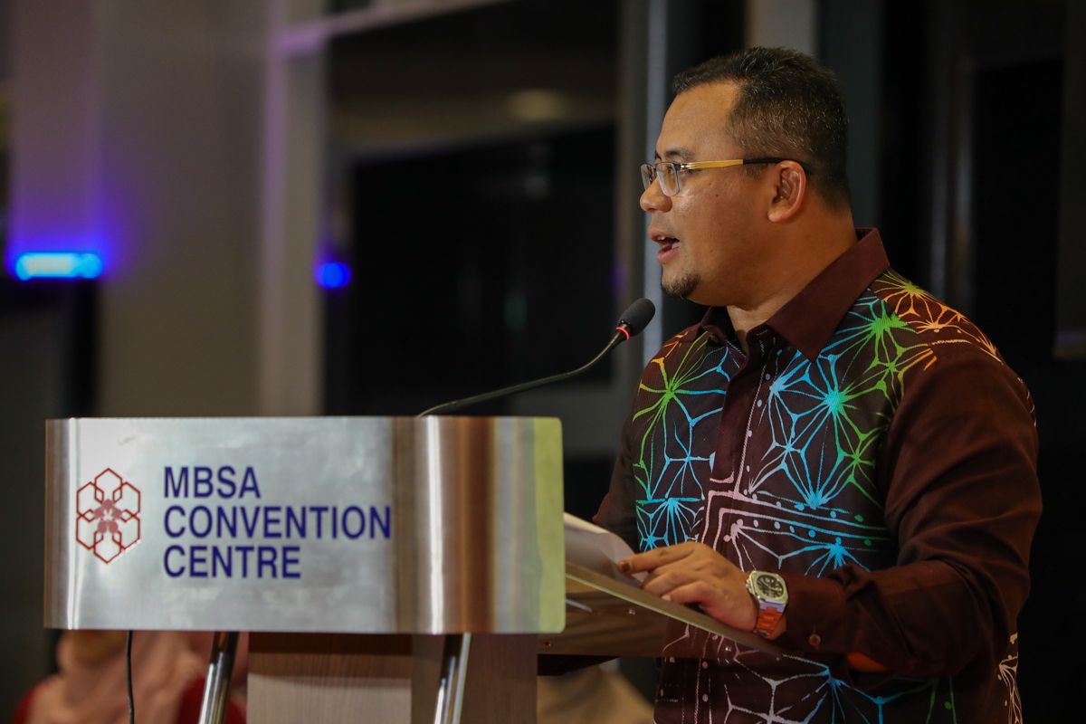 சமூக ஊடகங்களை நல்வழியில் பயன்படுத்துமாறு சிலாங்கூர் மந்திரி புசார் அறிவுறுத்தல்