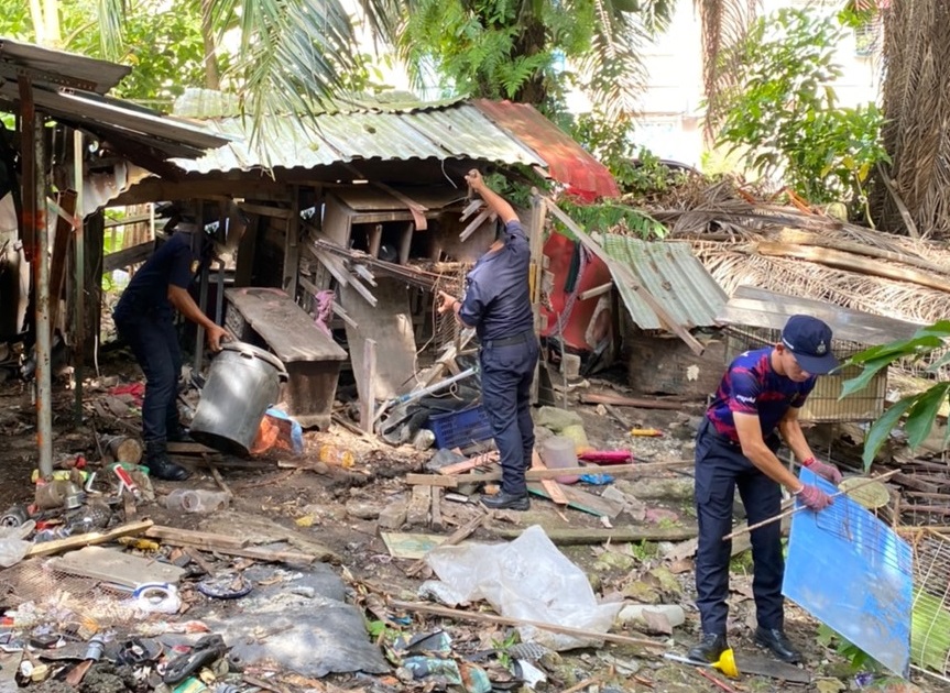 MPKL demolishes illegal huts used as store, breeding ground for Aedes mosquitoes