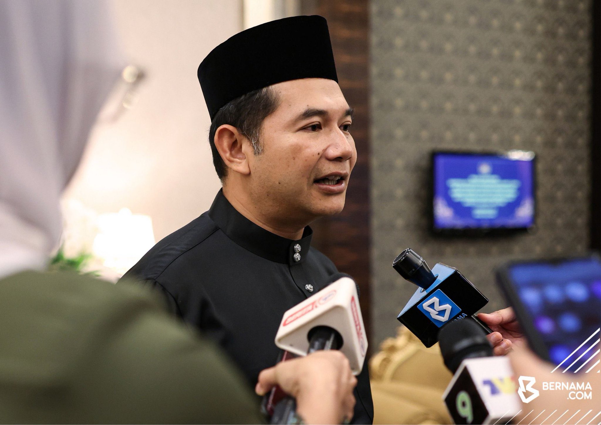 Ministry of Economy to work with other ministries to enhance revenue streams — Rafizi