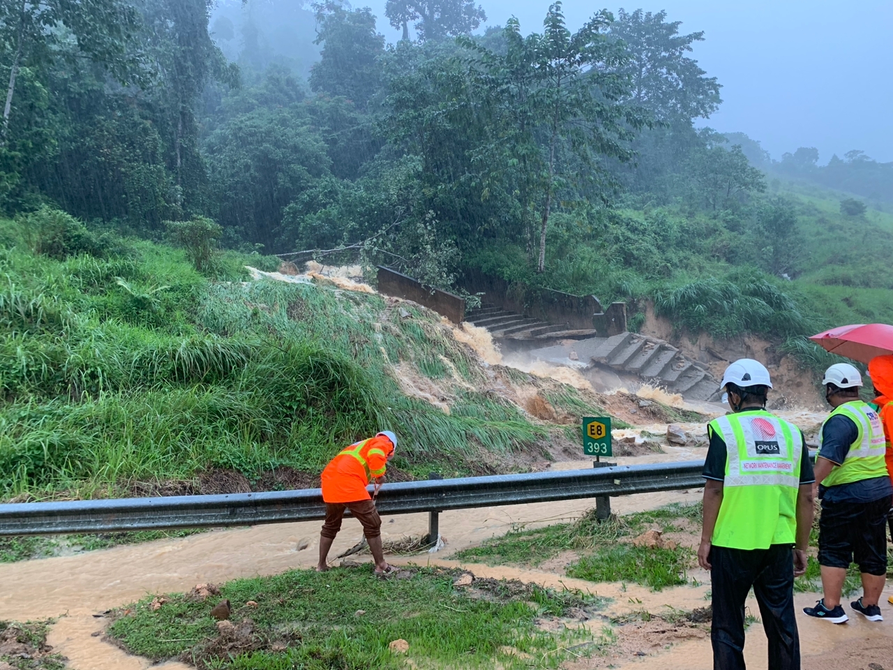 Banjir lumpur di LPT2, pengguna diminta patuh arahan keselamatan