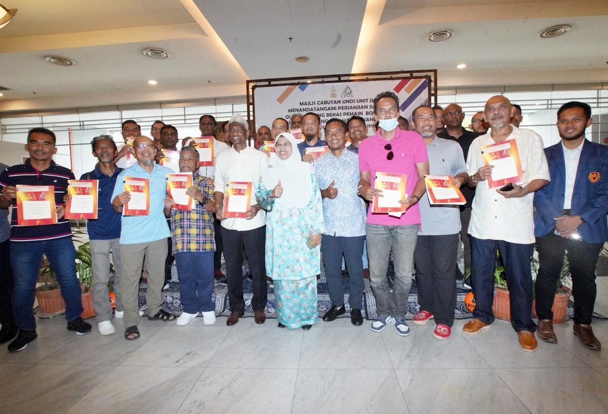 Skuad bola sepak 1995 dapat Rumah Selangorku Idaman RM250,000