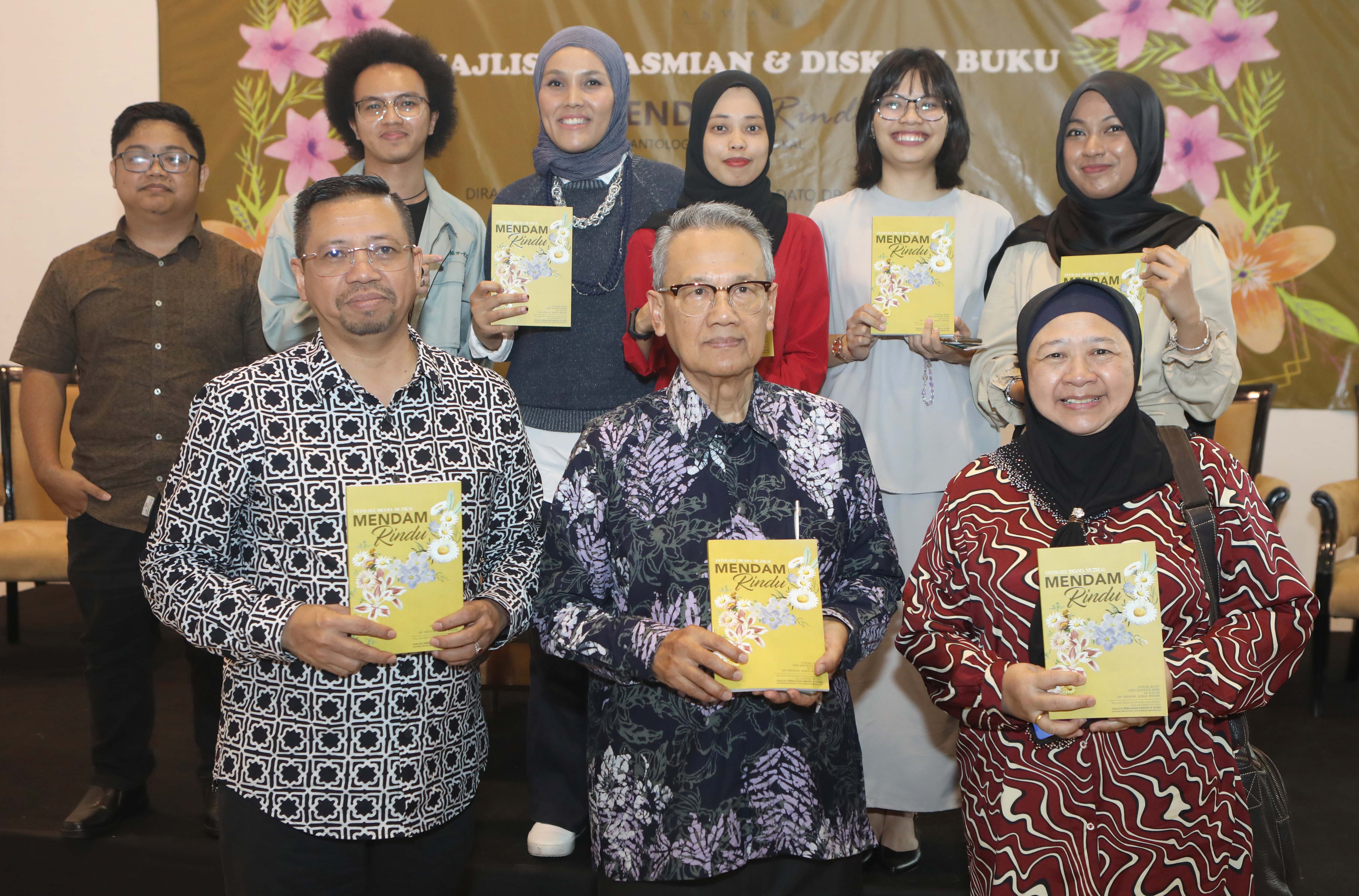 Sembilan pelajar Aswara terbitkan buku kumpulan drama muzikal 'Mendam Rindu'
