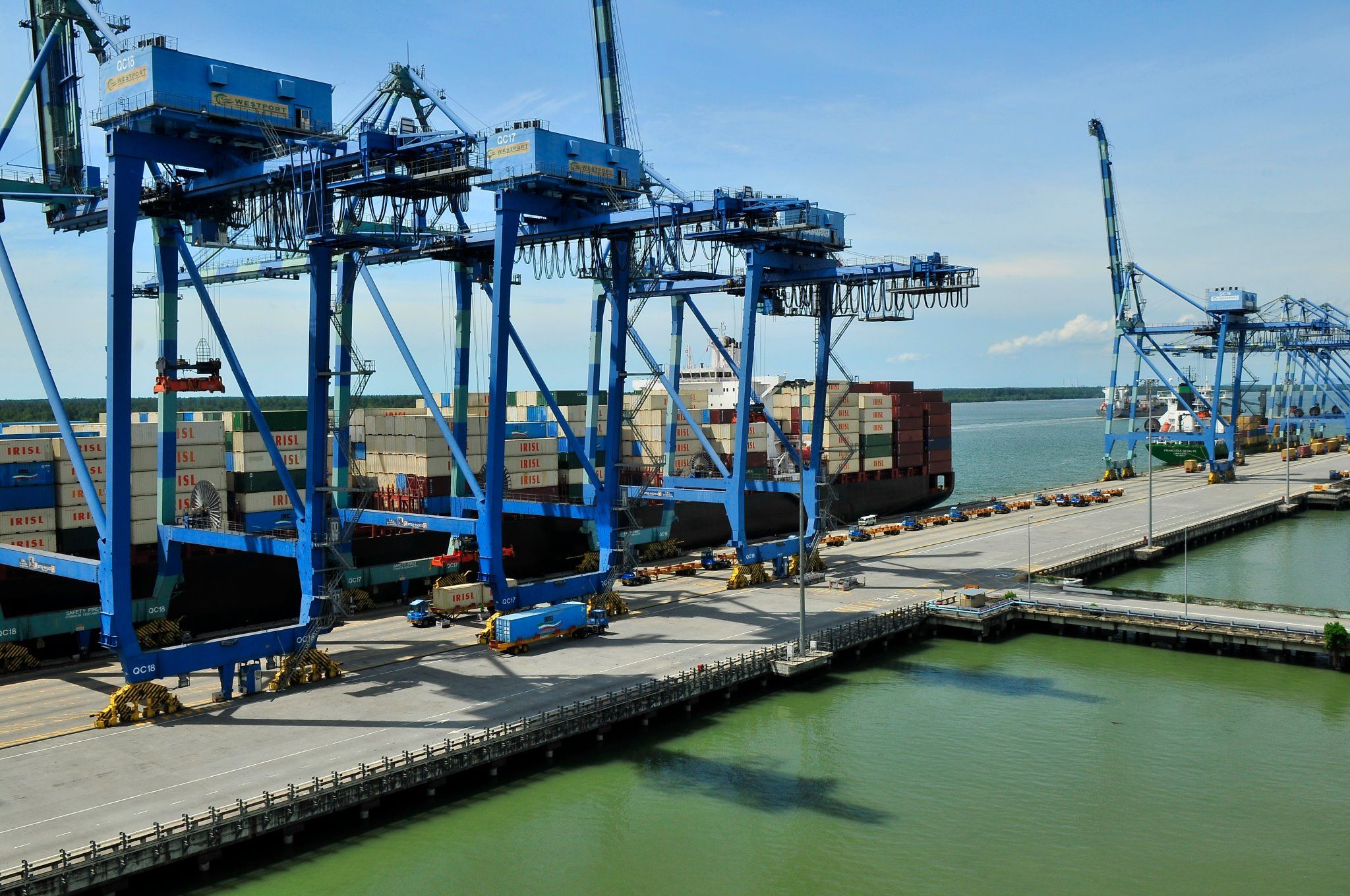 加厘岛打造第三港口   邓章钦：提升吞吐量保优势