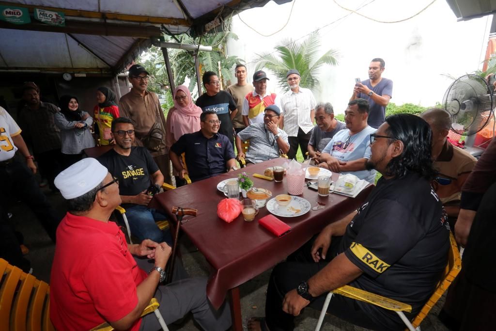 கோம்பாக் தொகுதி மக்களுடன் அமிருடின் சந்திப்பு- சுங்கை பூசு நிலச்சரிவையும் பார்வையிட்டார்