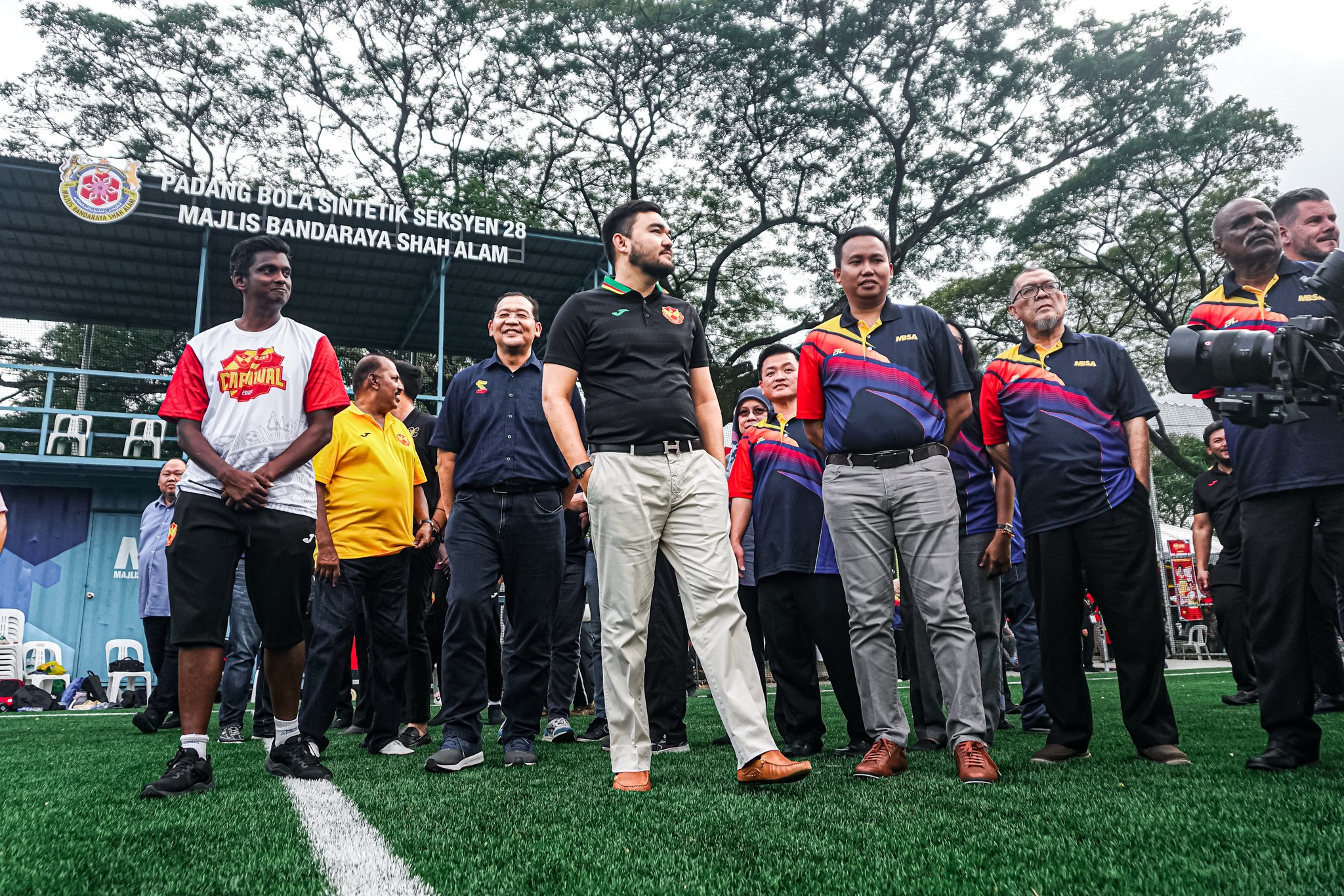 DYTM Raja Muda Selangor berkenan rasmi Padang Bola Sintetik Seksyen 28