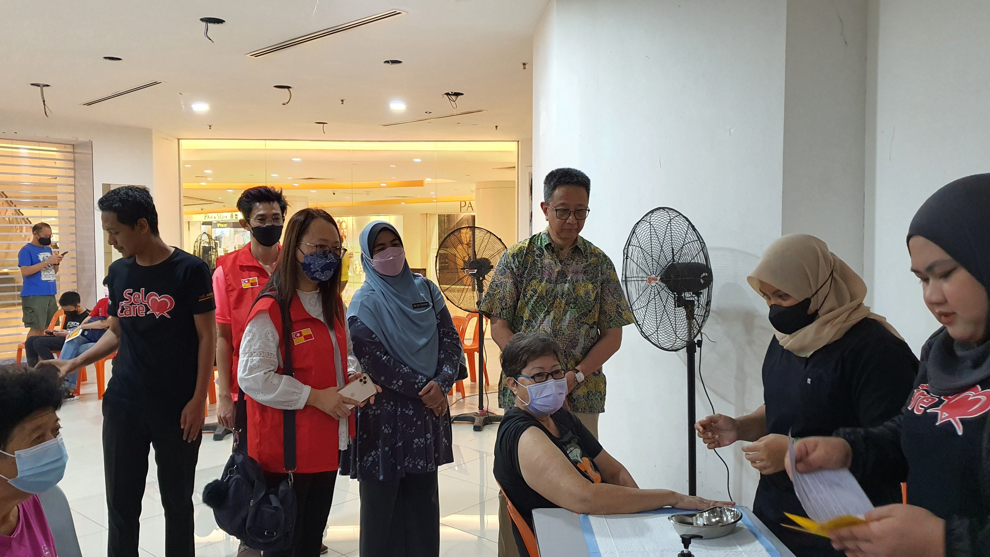 雪州公帑力保人民健康  邓章钦：长者免费获施打2疫苗