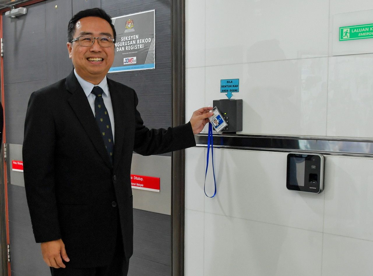 聂纳兹米审查环境部紧迫课题  郑立慷：掌科艺部责任重大