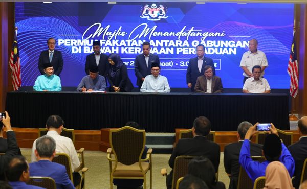 Lima gabungan meterai perjanjian bentuk kerajaan perpaduan, jamin politik negara stabil